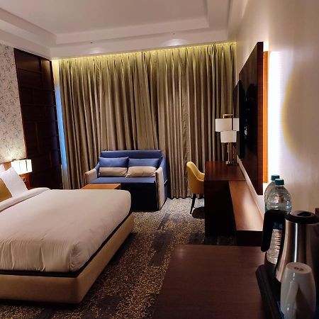 Hotel Peninsula Panchkula Dış mekan fotoğraf