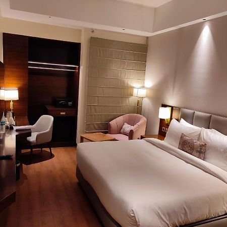 Hotel Peninsula Panchkula Dış mekan fotoğraf