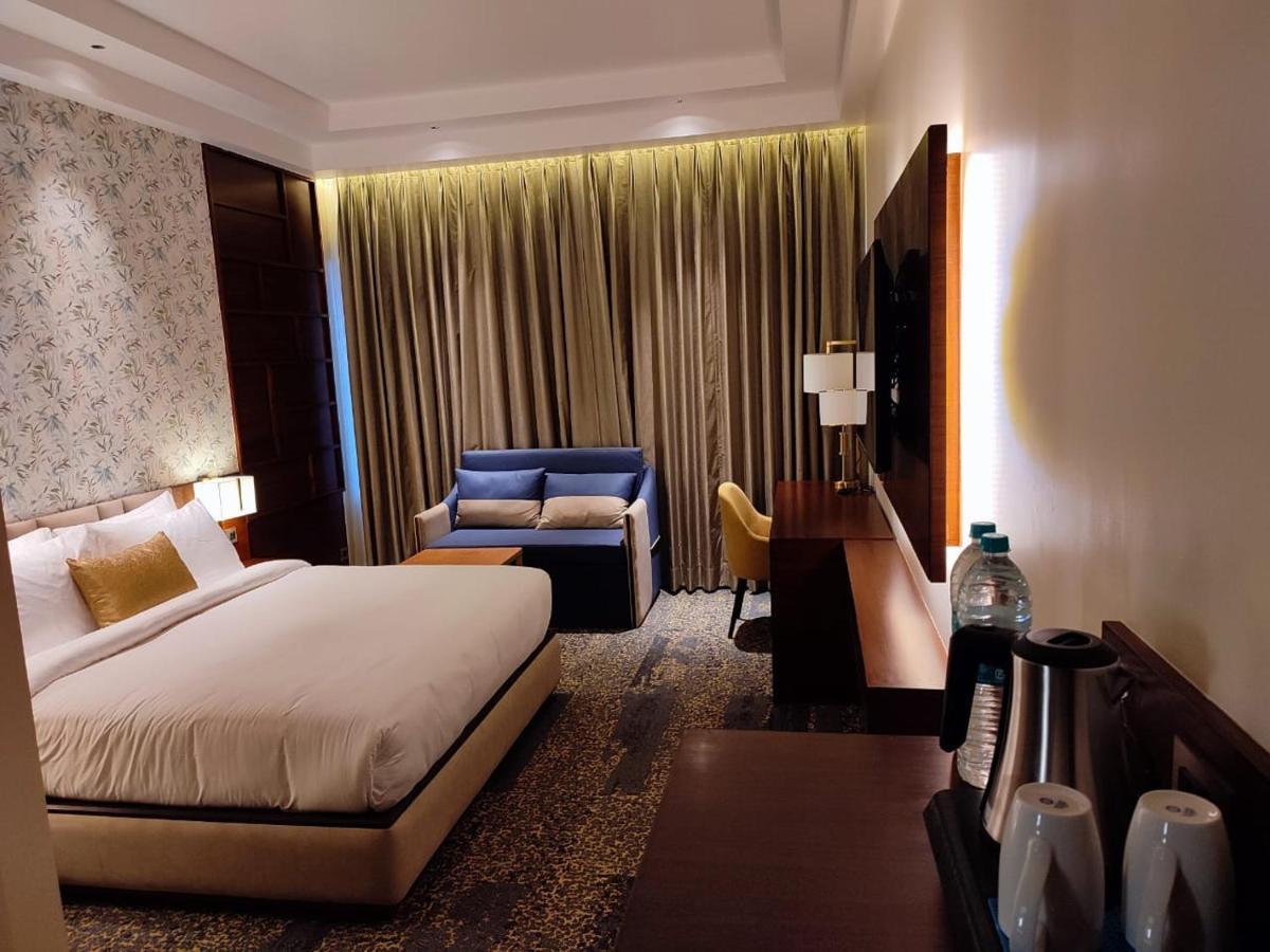 Hotel Peninsula Panchkula Dış mekan fotoğraf