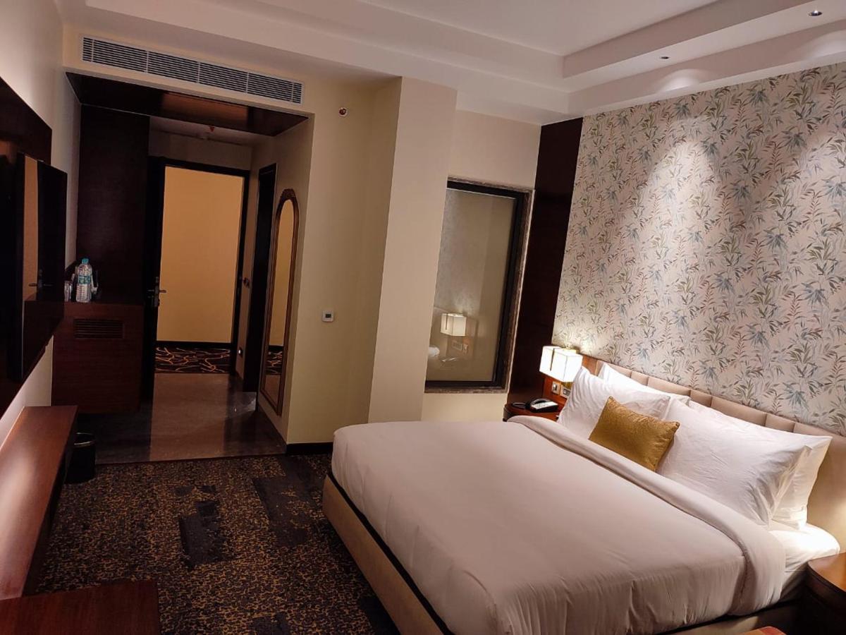 Hotel Peninsula Panchkula Dış mekan fotoğraf