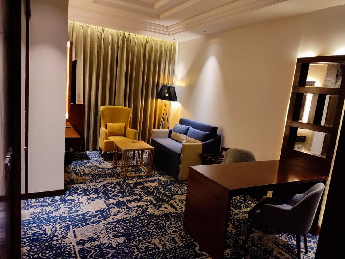 Hotel Peninsula Panchkula Dış mekan fotoğraf